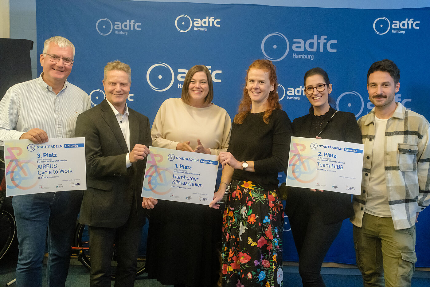 Beeindruckend: Die Teams mit den meisten Kilometern. Katharina Fegebank bei der Preisverleihung STADTRADELN Hamburg 2025