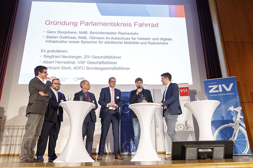 Auf dem Parlamentarischen Abend am 10.10.2018 in Berlin wurde der Parlamentskreis Fahrrad gegründet. Auf dem Parlamentarischen Abend am 10.10.2018 in Berlin wurde der Parlamentskreis Fahrrad gegründet.