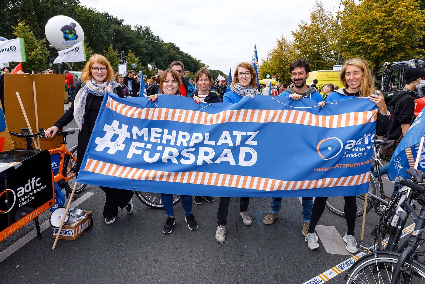 Der ADFC unterstützte den dritten großen Klimaprotest am 20. September und forderte #MehrPlatzFürsRad.