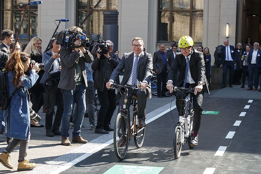Syberg und Scheuer Bundesverkehrsminister Andreas Scheuer und ADFC-Bundesvorsitzender Ulrich Syberg bei der Präsentation des Fahrradklima-Tests.